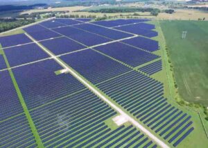 Impact of Renewable Energy Sources on Tech Innovation